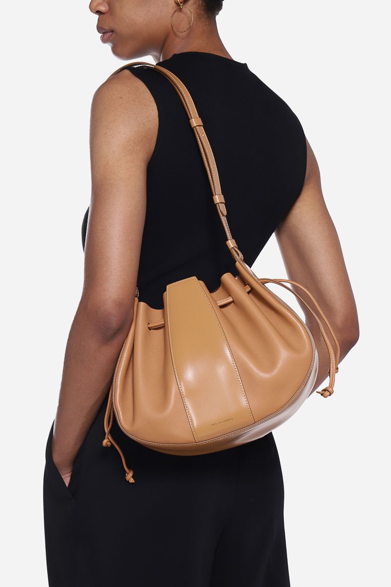 27842667000198-WS22H034WZ-CARAMEL-Bolsa-de-Ombro-Lilium-em-Couro_2